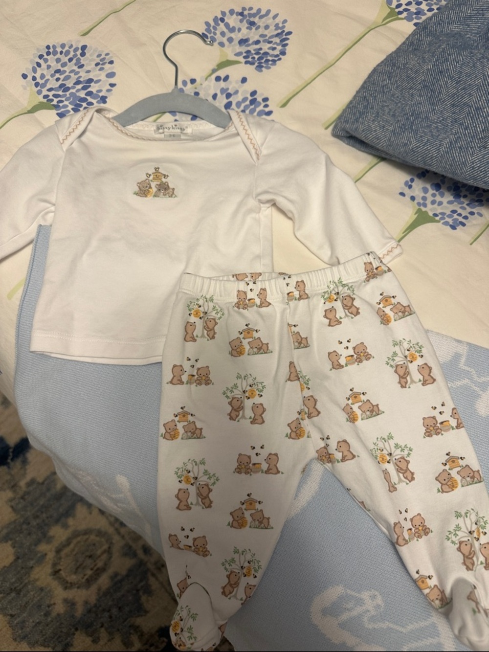 Kissy Kissy White Top & Bear-Print Footed Pajama Set